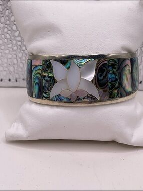 08.05.26-1 Iridescent Abalone Cuff Bracelet with Mother-of-Pearl Floral Inlay